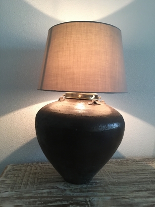 Schöne Stehlampe auf altem indonesischen Reiskrug, EINZIGARTIG!